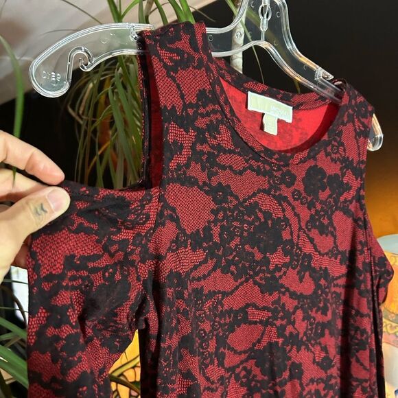 Michael Kors Red and Black Lace Peekaboo Shoulders Top Medium - Picture 13 of 14